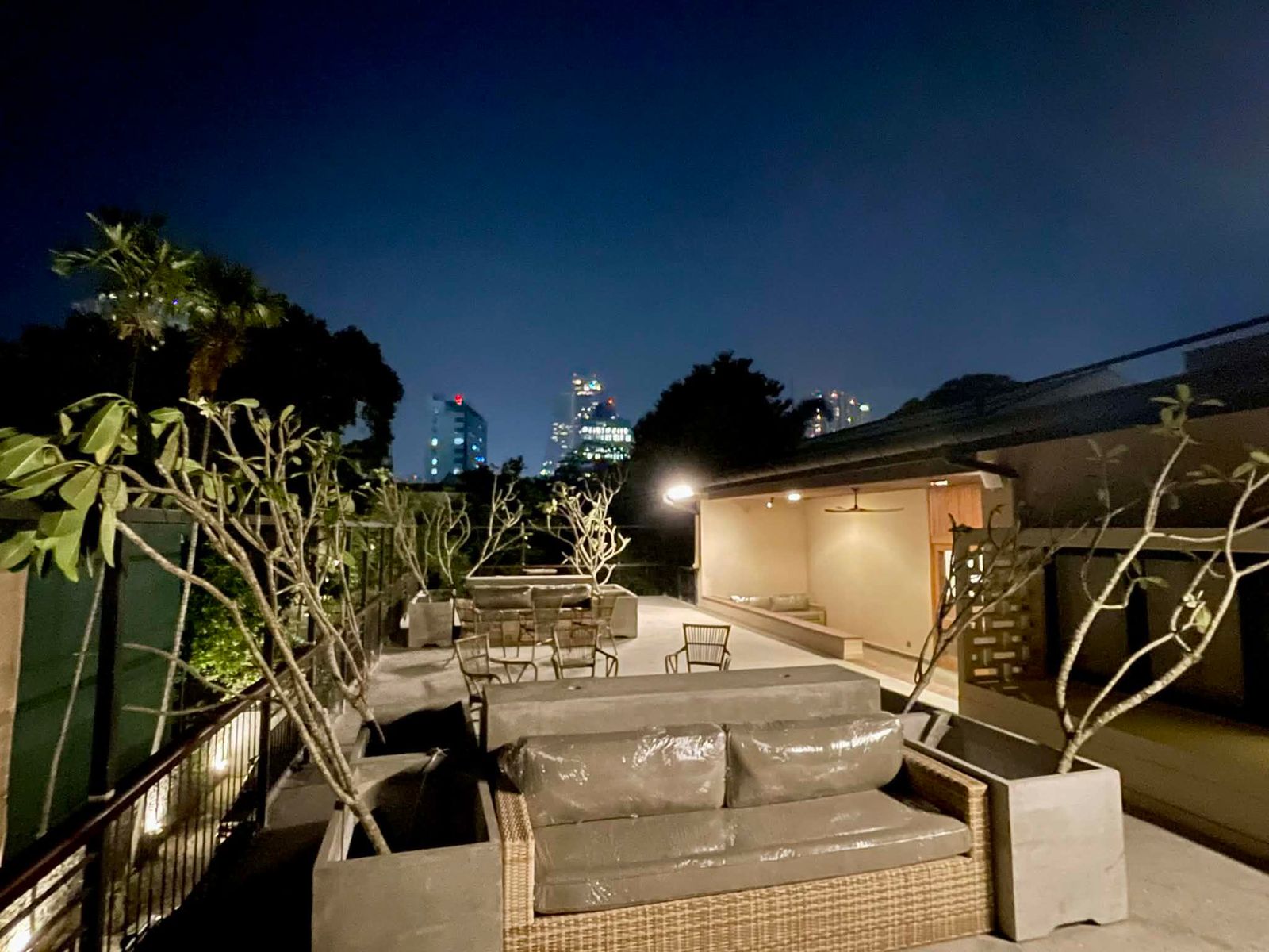 Chess Master Club & Cafe seating